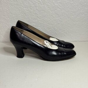 Salvatore Ferragamo Women’s Beautiful Classic 90’s Black Pump Heels Size 10